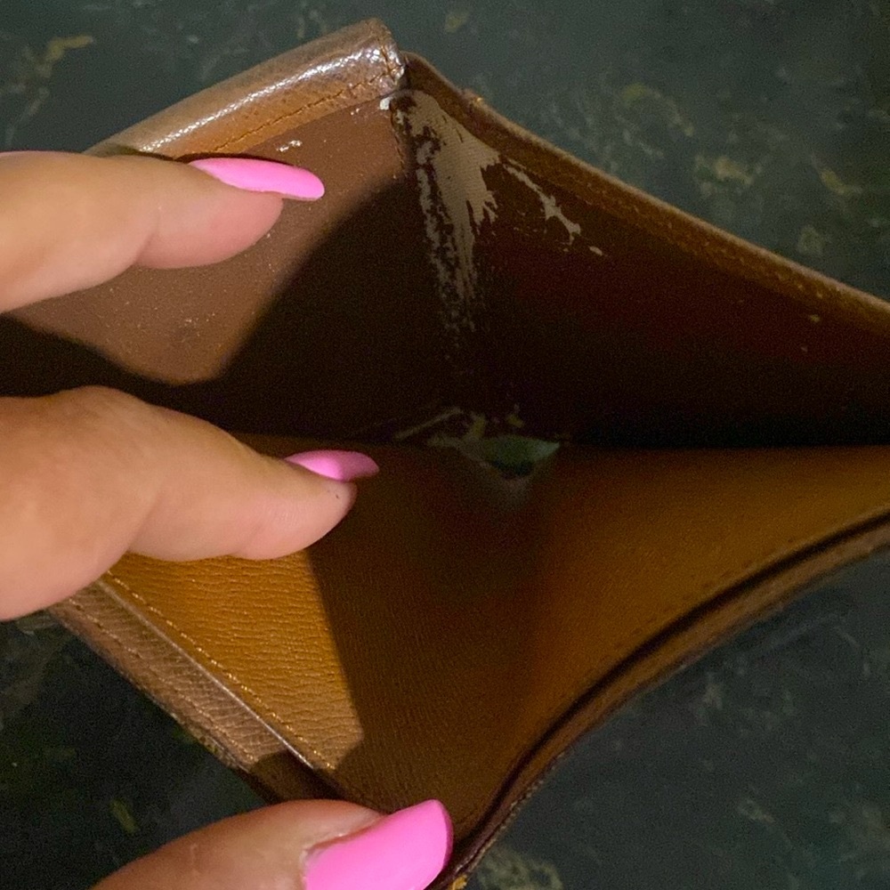Authentic Louis Vuitton vintage wallet, monogram
Needs love on inside (inside) - Picture 6 of 9